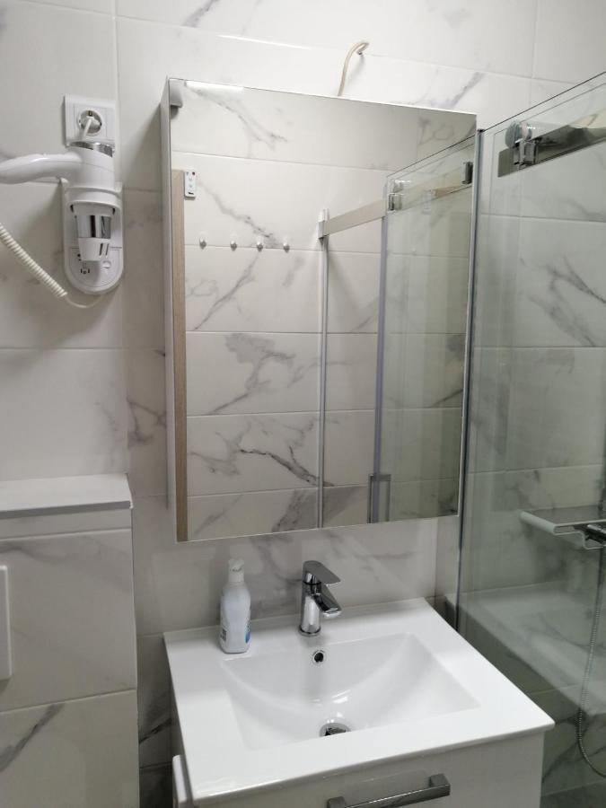 Evita Apartment Карловац Екстериор снимка