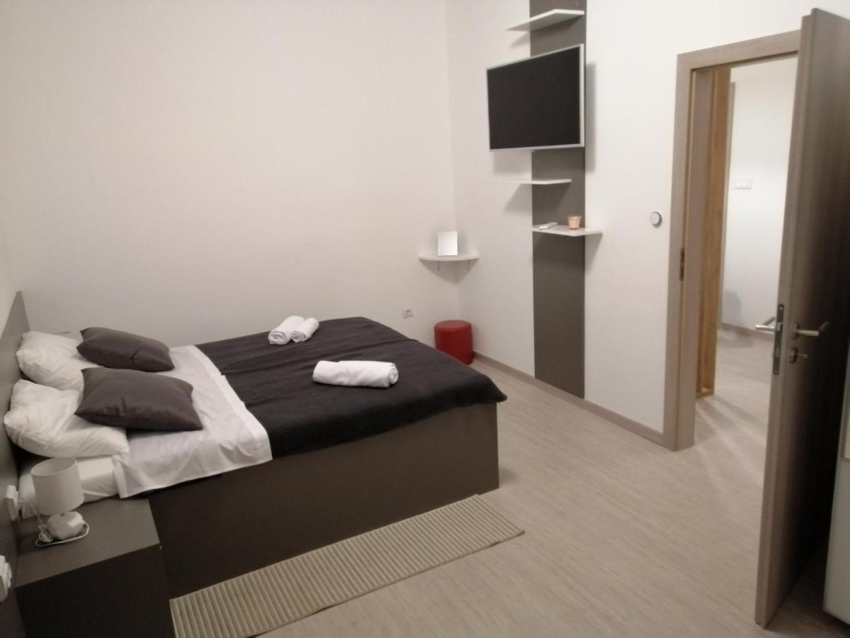 Evita Apartment Карловац Екстериор снимка
