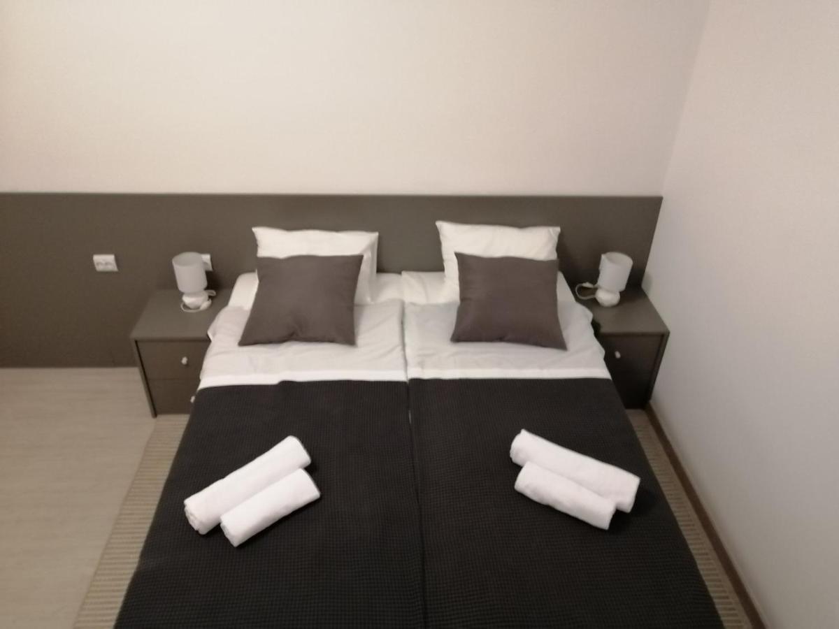 Evita Apartment Карловац Екстериор снимка