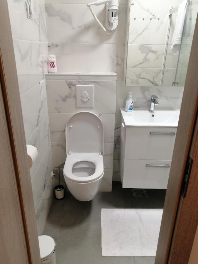 Evita Apartment Карловац Екстериор снимка